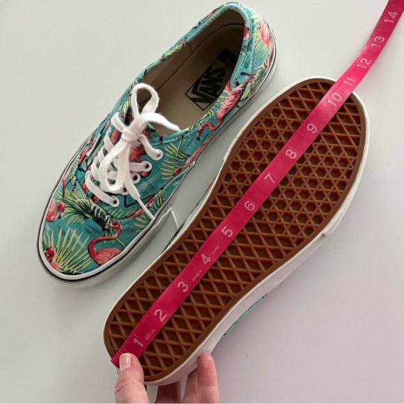 VANS | 10 | Flamingo Print - Picture 14 of 16